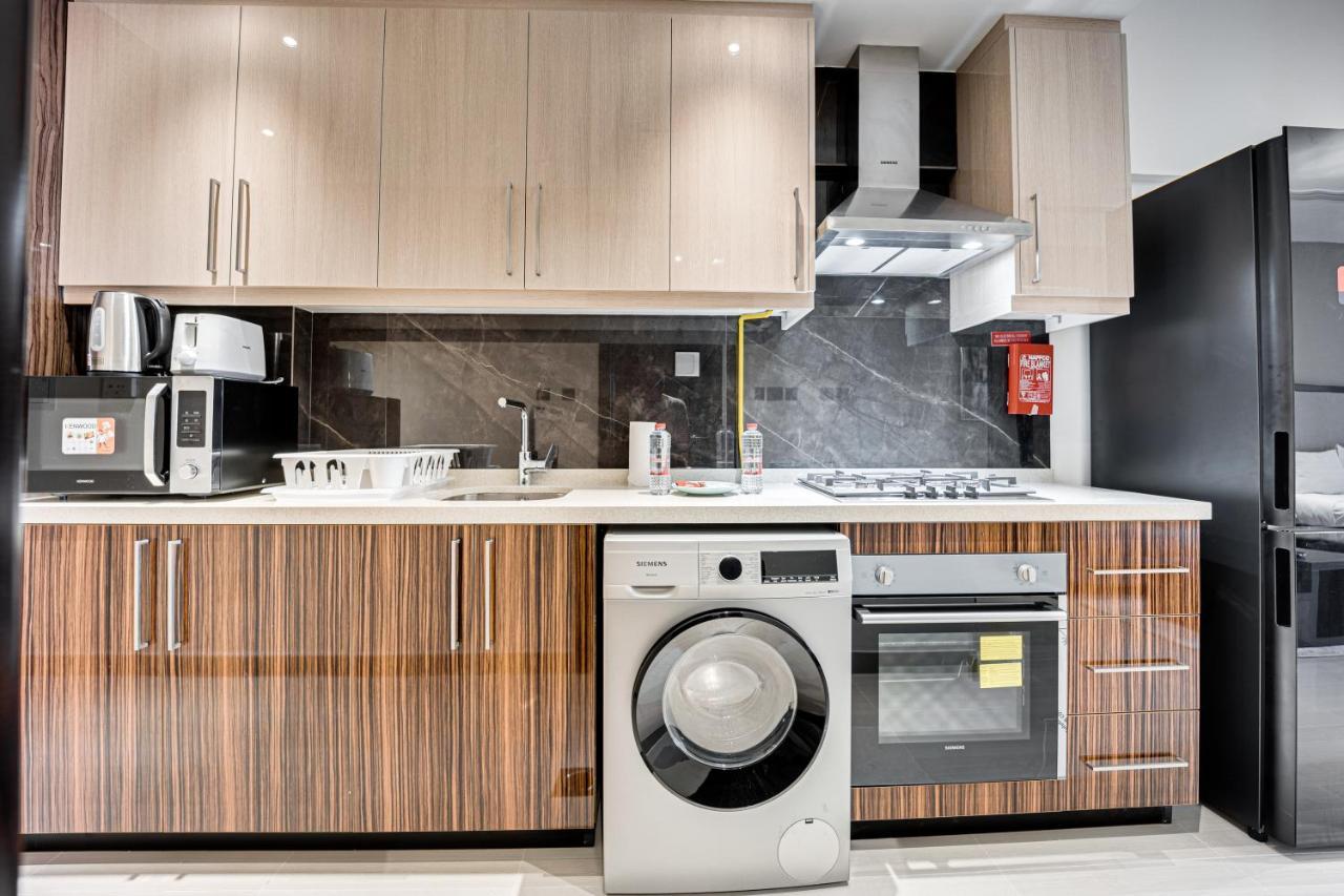 Fantastic Spacious With Panoramic Views Apartment *