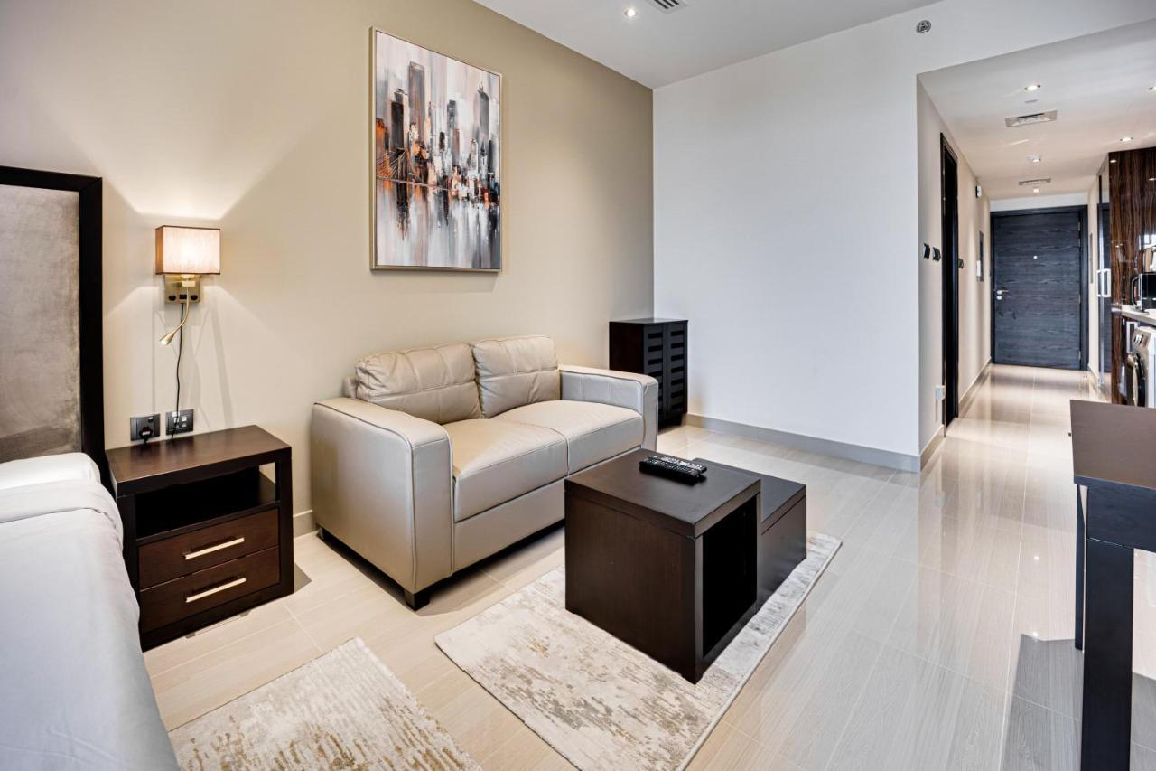 Fantastic Spacious With Panoramic Views Apartment *
